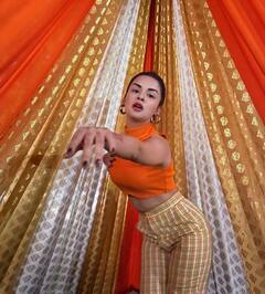 Avneet Kaur Latest Photos: ऑरेंज कलर के क्रॉप टॉप में अवनीत कौर ने दिए ऐसे-ऐसे पोज, अटक गईं देखने वालों की नजरें