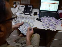 पाकिस्तानी एक रुपये की कीमत डॉलर के मुकाबले और अधिक गिरी, जानकर आप चौंक जाएंगे