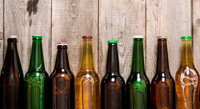 Do you know the state of the color of beer bottles? Why are there only green and brown? Beer Bottles Colour: ਕੀ ਤੁਸੀਂ ਜਾਣਦੇ ਹੋ ਬੀਅਰ ਦੀਆਂ ਬੋਤਲਾਂ ਦੇ ਰੰਗ ਦਾ ਰਾਜ? ਆਖਰ ਹਰੀਆਂ ਤੇ ਭੂਰੀਆਂ ਹੀ ਕਿਉਂ ਹੁੰਦੀਆਂ?