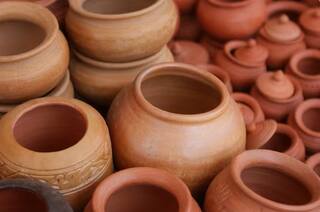 Health Tips : उन्हाळ्यात फ्रीजमधलं नाही तर माठातलं पाणी प्या;  जाणून घ्या फायदे
