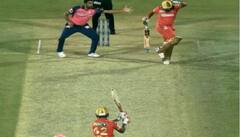 IPL 2023 : ਸ਼ਿਖਰ ਧਵਨ ਦੀ ਵਜ੍ਹਾ ਨਾਲ ਜ਼ਖ਼ਮੀ ਹੋਏ ਭਾਨੁਕਾ ਰਾਜਪਕਸ਼ੇ, ਬੱਲੇਬਾਜ਼ੀ ਕੀਤੇ ਬਿਨ੍ਹਾਂ ਹੀ ਸਟੇਡੀਅਮ 'ਚੋਂ ਗਏ ਬਾਹਰ