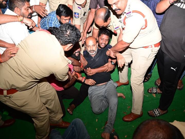 Telangana BJP president Bandi Sanjay was arrested by the Karimnagar police తెలంగాణ బీజేపీ అధ్యక్షుడు బండి సంజయ్ అరెస్టు - కరీంనగర్‌లో అర్థరాత్రి హైడ్రామా
