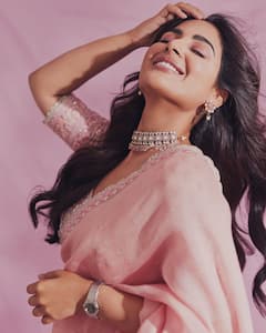 చీరలో చందమామలా ఉన్న'భీమ్లా నాయక్' బ్యూటి.