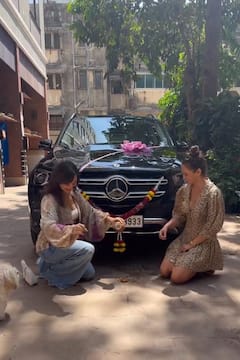 Neha Sharma New Luxury Car: 1 करोड़ रुपये की कीमत वाली इस लग्जरी गाड़ी की मालकिन बन गयीं नेहा शर्मा, तस्वीरें देखकर बोलेंगें 'वाह क्या कार है'