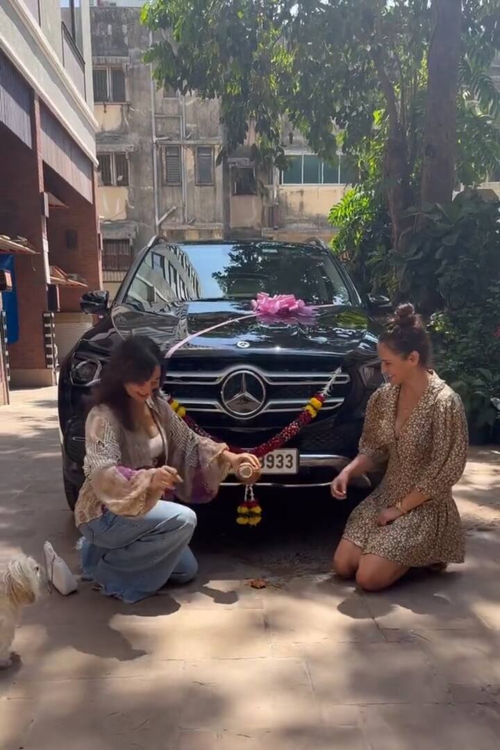 ये लग्जरी एसयूवी कार 5 सीटर कार सिटिंग कैपेसिटी के साथ आती है. कंपनी इसमें 1950cc से लेकर 2999cc तक की पावर वाले इंजन की पेशकश करती है, जो 241.38 से लेकर 362.07 bhp तक की पावर जेनरेट करने में सक्षम है.