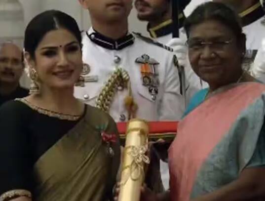 raveena-tandon-receives-the-padma-shri-award-from-president-droupadi-murmu-watch-video ਰਵੀਨਾ ਟੰਡਨ ਨੂੰ ਮਿਲਿਆ ਪਦਮ ਸ਼੍ਰੀ ਪੁਰਸਕਾਰ , ਰਾਸ਼ਟਰਪਤੀ ਦ੍ਰੋਪਦੀ ਮੁਰਮੂ ਨੇ ਕੀਤਾ ਸਨਮਾਨਿਤ