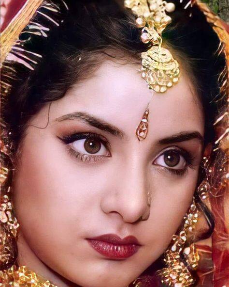 ਜਦੋਂ ਦਿਵਿਆ ਆਪਣੇ ਕਰੀਅਰ ਦੇ ਸਿਖਰ 'ਤੇ ਸੀ ਤਾਂ 5 ਅਪ੍ਰੈਲ 1993 ਨੂੰ ਸ਼ੱਕੀ ਹਾਲਾਤਾਂ 'ਚ ਉਸਦੀ ਮੌਤ ਹੋ ਗਈ। ਉਨ੍ਹਾਂ ਦੇ ਅਚਾਨਕ ਦਿਹਾਂਤ ਨਾਲ ਪੂਰਾ ਬਾਲੀਵੁੱਡ ਸਦਮੇ 'ਚ ਸੀ। ਉਸ ਨੂੰ ਇਸ ਦੁਨੀਆਂ ਤੋਂ ਗਏ 30 ਸਾਲ ਹੋ ਗਏ ਹਨ ਪਰ ਅੱਜ ਵੀ ਉਸ ਦੀ ਮੌਤ ਦਾ ਭੇਤ ਨਹੀਂ ਸੁਲਝਿਆ ਹੈ। ਸਾਲ 1998 'ਚ ਲੰਬੀ ਜਾਂਚ ਤੋਂ ਬਾਅਦ ਮੁੰਬਈ ਪੁਲਿਸ ਨੇ ਦਿਵਿਆ ਦੀ ਮੌਤ ਨੂੰ ਹਾਦਸਾ ਮੰਨ ਕੇ ਕੇਸ ਫਾਈਲ ਬੰਦ ਕਰ ਦਿੱਤੀ ਸੀ।