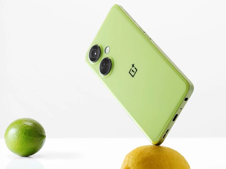 Front camera: 16-megapixel selfie snapper