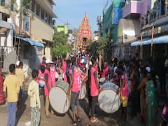 நாகை சவுந்தரராஜபெருமாள் கோயிலில் தேரோட்டம் - பக்தர்கள் தேரை வடம்பிடித்து இழுத்து பக்தி பரவசம்