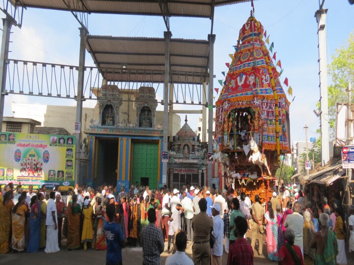 நாகை சவுந்தரராஜபெருமாள் கோயிலில் தேரோட்டம் - பக்தர்கள் தேரை வடம்பிடித்து இழுத்து பக்தி பரவசம்