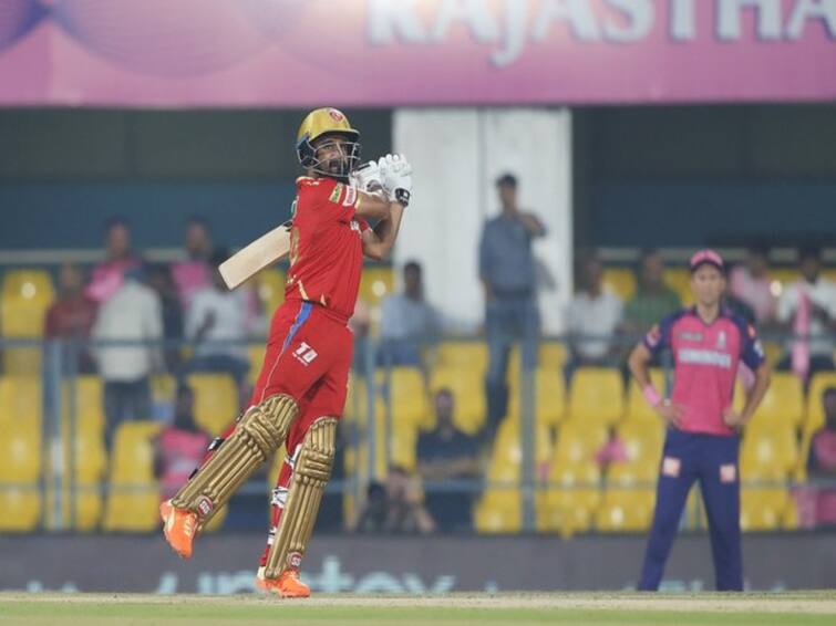 IPL 2023: Who is Prabhsimran Singh domestic record and stats full profile Prabhsimran Singh Profile: பஞ்சாப் அணிக்காக ஆரம்பம் முதலே அதிரடி.. பயமில்லா 22 வயது இளைஞன்.. யார் இந்த பிரப்சிம்ரன் சிங்.?