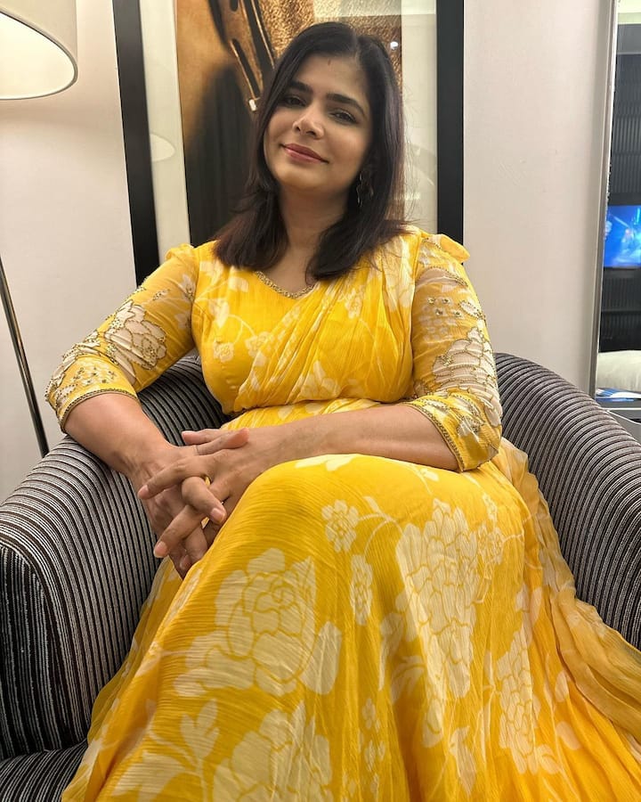 “சினிமா துறையில் உள்ள பல கலைஞர்கள் நேரடியாகவும் மறைமுகமாகவும் என்னை அவமானப் படுத்தியுள்ளனர். அப்படி அவமதித்தோரின் பட்டியலில் இப்போது அபிராமியும் இணைந்து விட்டார்” என தனது பதிவில், சின்மயி குறிப்பிட்டுள்ளார்.