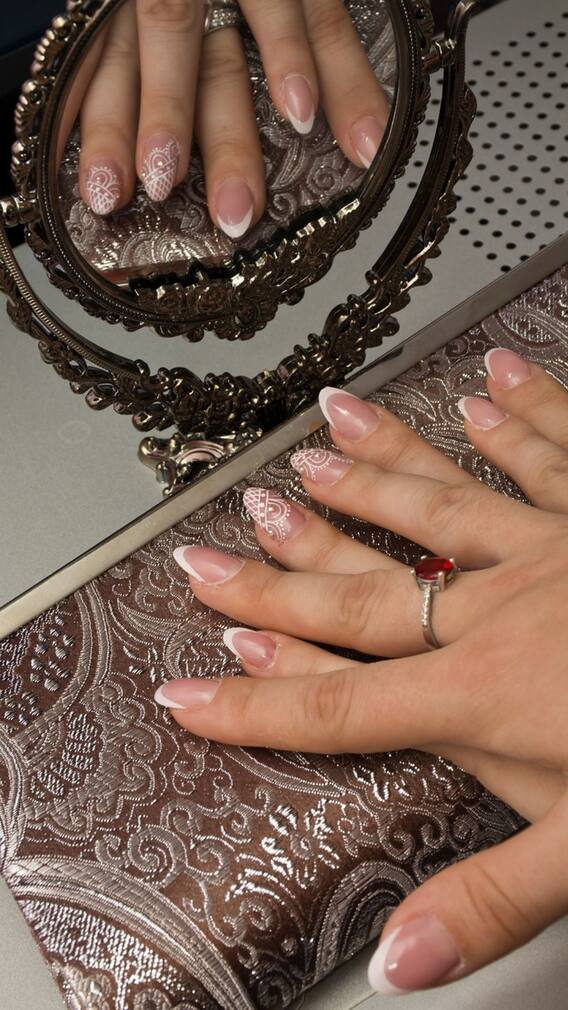 ঘরোয়া টোটকাতেই মোলায়েম থাকবে হাতের ত্বক