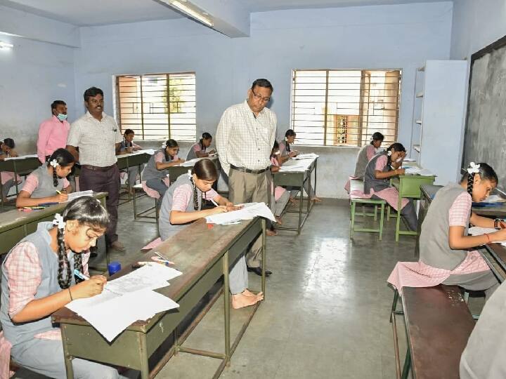 Class 10 public examination is being conducted in 179 centers in Salem TNN சேலத்தில் 179 மையங்களில் 10ஆம் வகுப்பு பொது தேர்வு - ஆர்வத்துடன் எழுதும் மாணவர்கள்