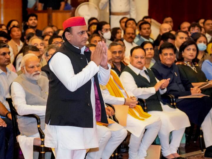 मुलायम सिंह यादव के बेटे और उत्तर प्रदेश के पूर्व मुख्यमंत्री अखिलेश यादव ने पुरस्कार प्राप्त किया.