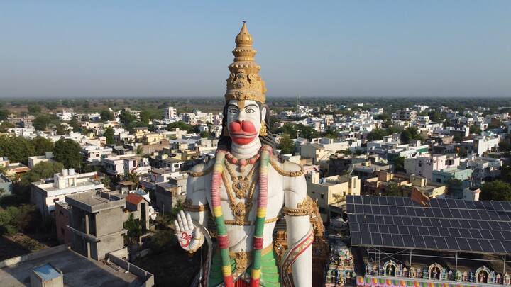 त्याठिकाणी एका आंध्रप्रदेशातील व्यापाराला या शेतकऱ्याचा कांद्याचा दर्जा आवडला. त्याने या शेतकऱ्याला कांदा कुठला अशी विचारपूस केली असता त्याने नांदुरा अस सांगितलं .