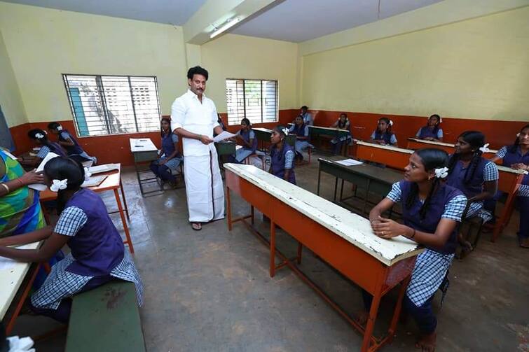 TN 10th class public exam 2023 started; Minister Anbil inspected in schools TN 10th Public Exam: தொடங்கிய 10ஆம் வகுப்பு பொதுத்தேர்வு; நேரில் ஆய்வுசெய்த அமைச்சர் அன்பில்