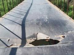 कानपुर: 20 गांवों को जोड़ने वाला पतरसा पुल हुआ जर्जर, ग्रामीण जान जोखिम में डालकर कर रहे पार