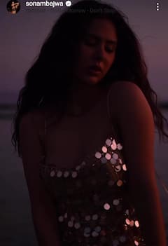 Sonam Bajwa: ਸੋਨਮ ਬਾਜਵਾ ਨੇ ਸੋਸ਼ਲ ਮੀਡੀਆ 'ਤੇ ਸ਼ੇਅਰ ਕੀਤੀਆਂ ਨਵੀਆਂ ਤਸਵੀਰਾਂ, ਹੌਟ ਅੰਦਾਜ਼ ਨੇ ਫੈਨਜ਼ ਦੇ ਉਡਾਏ ਹੋਸ਼