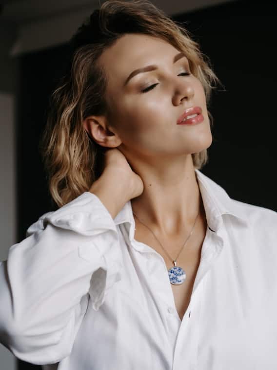 Health Tips: दर्द में गर्दन चटकाना क्या सच में सही है?