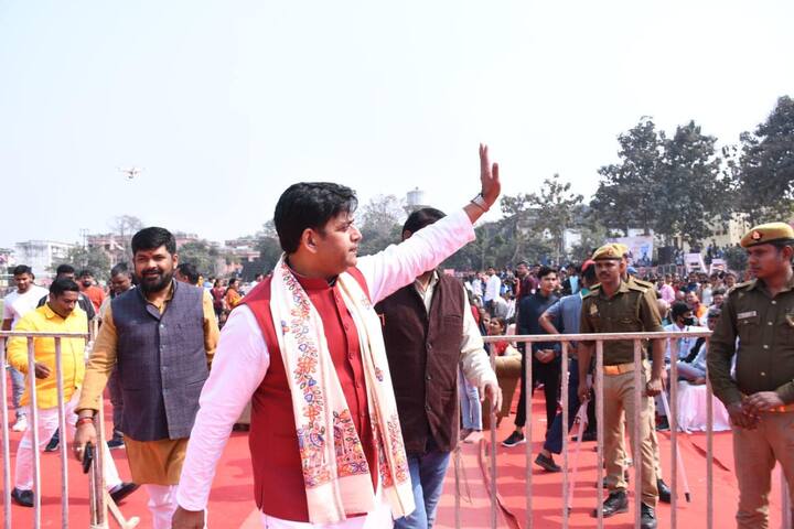 उन्होंने इस बीच केवल काम के लिए स्ट्रगल नहीं किया बल्कि जिंदगी के लिए भी स्ट्रगल किया है. जी हां सेट पर शूटिंग करते वक्त रवि किशन के साथ कई हादसे हुए हैं.