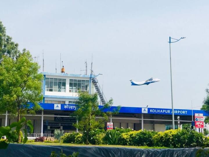 Kolhapur Airport : आठवड्यातील मंगळवार, बुधवार, गुरुवार, शनिवार यादिवशी ही सेवा सुरु राहिल. चार दिवस विमानसेवा सुरु झाल्याने प्रवाशांनी आनंद व्यक्त केला आहे.