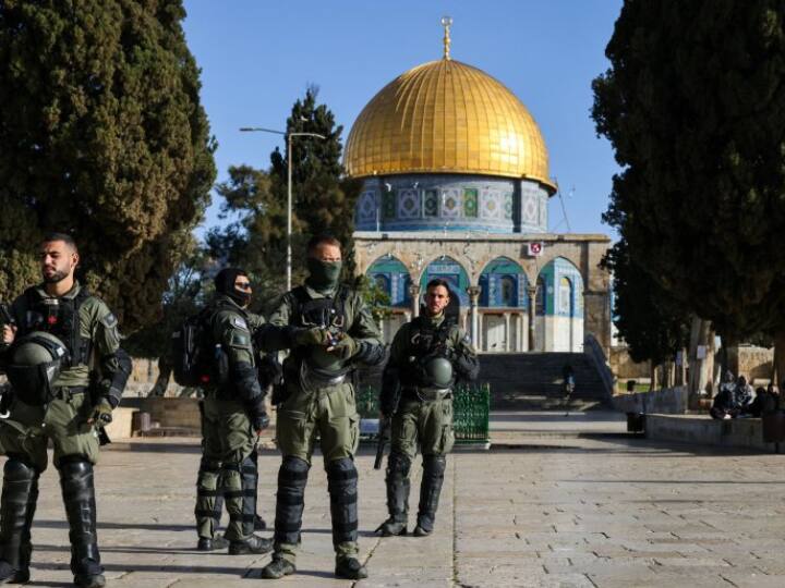 Israeli police raid on Al Aqsa mosque why is it so important in Islam abpp अल-अक्सा मस्जिद पर इजरायली पुलिस का छापा:  जानिए, इस्लाम के पहले काबा पर क्यों है इतना विवाद?