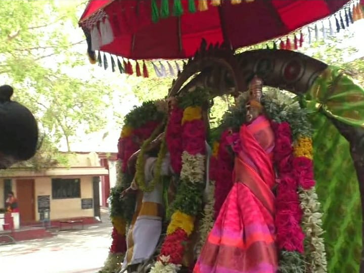 கரூர் கல்யாண பசுபதீஸ்வரர் ஆலயத்தில் வெள்ளி ரிஷப வாகனத்தில் சுவாமி தரிசனம்