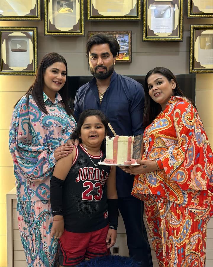 शुरू में कृतिका और पायल के परिवारों ने इसका विरोध किया, लेकिन फिर वे भी मान गए. सोशल मीडिया पर भी अरमान को दो-दो शादियों के लिए खूब ट्रोल किया गया, लेकिन फिर वह इसी की वजह से सुर्खियों में रहने लगे. आज पायल और कृतिका ‘सौतन’ नहीं बहनों की तरह साथ रहती हैं.