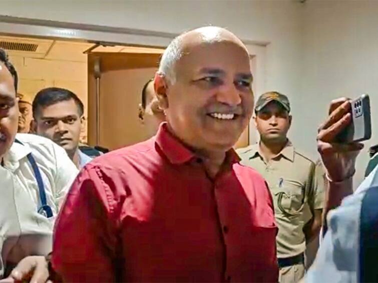 Delhi Liquor Policy Case: HC Seeks CBI's Reply On Sisodia's Bail Plea, Lists Matter For April 20 Delhi Liquor Policy Case: HC Seeks CBI's Reply On Sisodia's Bail Plea, Lists Matter For April 20