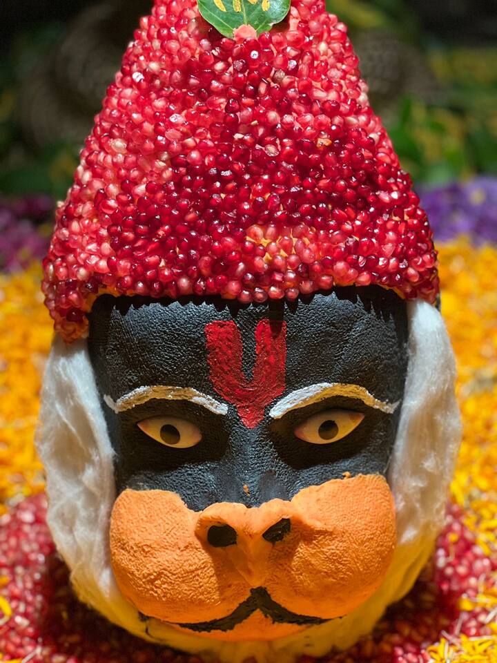 हनुमान जयंती निमित्त देवस्थानने शिवलिंगाला असं रुप दिलं.