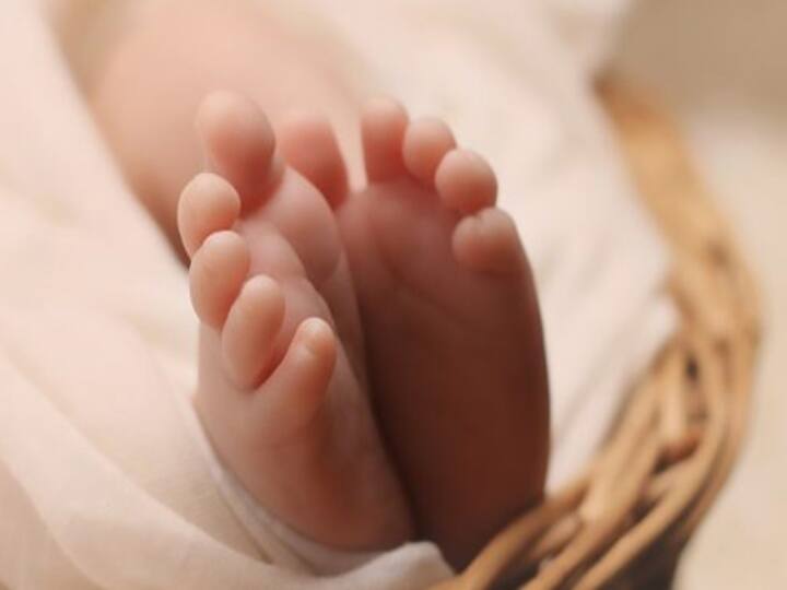 Family Welcomes First Daughter Born In Over 130 Years in United States of America Girl Child : 147 ஆண்டுகளுக்கு பிறகு பிறந்த பெண் குழந்தையை வரவேற்ற குடும்பம்.. துள்ளிக்குதித்து கோலாகலம்..