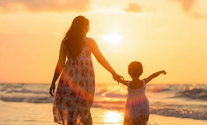 দায়দায়িত্ব নিয়ে ভয় থাকতে পারে মনে। দু’জনের সংসারে তৃতীয় জনকে নিয়ে মনের মধ্যে সংশয় কাজ করে। তাই সন্তান নেওয়ার ক্ষেত্রে ইতস্তত করেন অনেকেই।