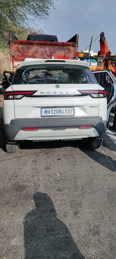Pune Accident : पुणे-मुंबई द्रुतगती मार्गावर अपघात; उभ्या असलेल्या अवजड वाहनाला कार धडकली, चार जणांचा जागीच मृत्यू