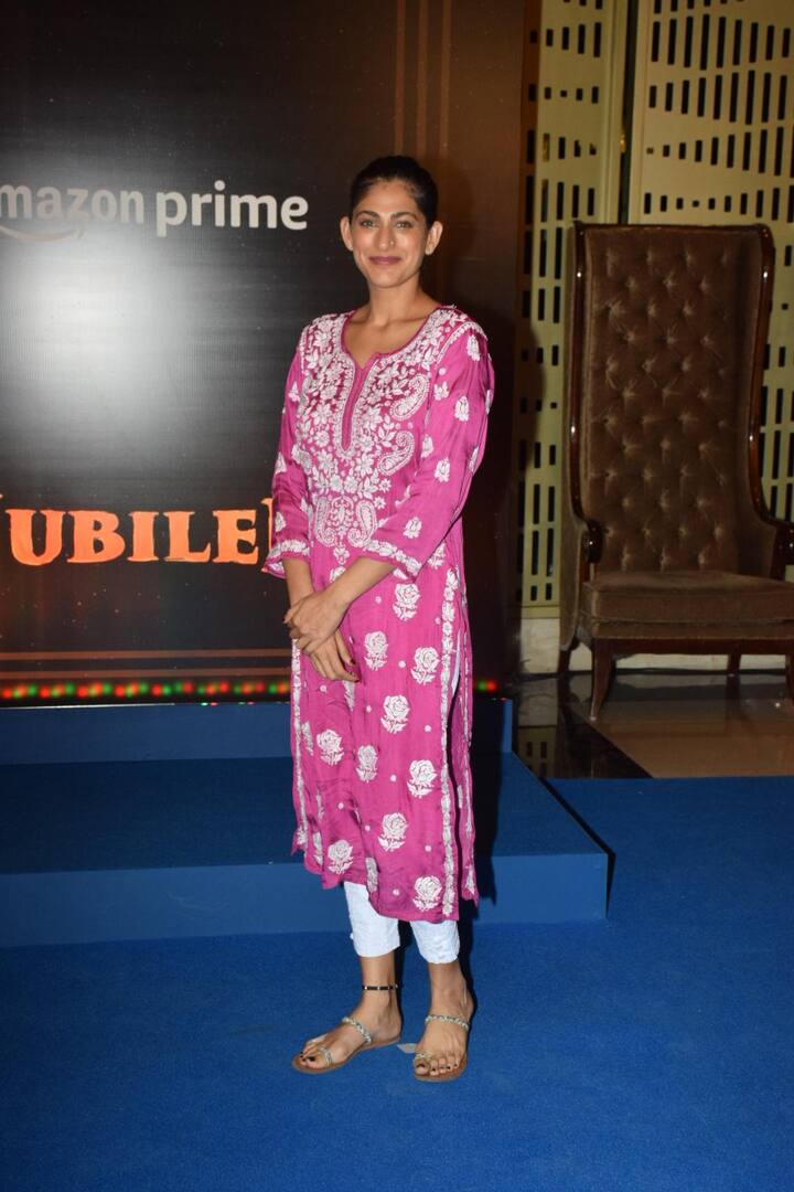 Kubbra Sait was seen wearing pink chikankari kurta and white jeggings.
