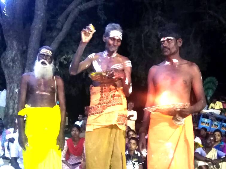 A lemon at the Murugan temple near Thiruvennallur is auctioned for Rs 69,800 திருவெண்ணெய்நல்லூர் : முருகன் கோயிலில் ரூ.69 ஆயிரத்து 800-க்கு ஏலம்போன எலுமிச்சம்பழம்..