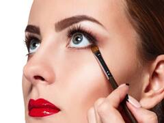 Skin Care Tips: मेकअप करताना घ्या 'ही' काळजी; फॉलो करा या टीप्स