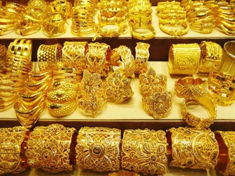 Gold Silver Price  Today April 6th 2023 gold silver price today in chennai Gold, Silver Price Today : சற்றே ஆறுதல் அளித்த தங்கம் விலை.. குறைந்த வெள்ளி விலை.. முழு நிலவரம் உள்ளே..!