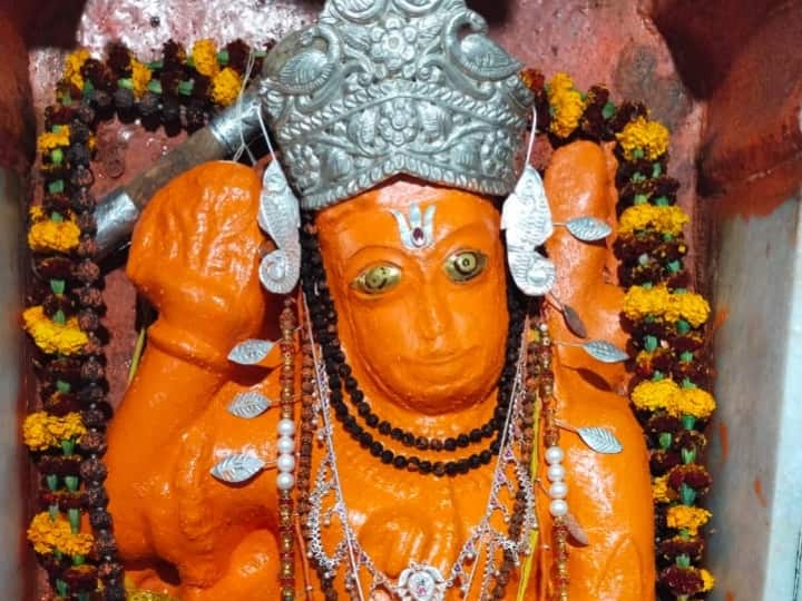 नारी स्वरूप में होती है बजरंग बली की पूजा, ब्रह्मचारी हनुमान जी का देवी रूप में होता है श्रृंगार, पढ़ें इसके पीछे की पौराणिक कथा Hanuman ji temple of Bilaspur Bajrang Bali in female form in Chhattisgarh where Hanuman ji temple ann नारी स्वरूप में होती है बजरंग बली की पूजा, ब्रह्मचारी हनुमान जी का देवी रूप में होता है श्रृंगार, पढ़ें इसके पीछे की पौराणिक कथा