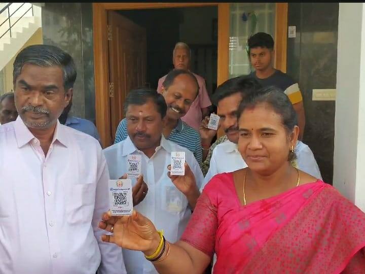 Introduction of QR CODE system in every house in Karur Corporation TNN கரூர் மாநகராட்சியில் வீடுகள் தோறும் QR CODE முறை அறிமுகம்