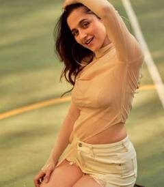 38 साल की ये एक्ट्रेस अपनी हसीन अदाओं से ढाती हैं कहर, बॉयफ्रेंड के लिए तोड़ दिया था पति से 10 साल का रिश्ता?