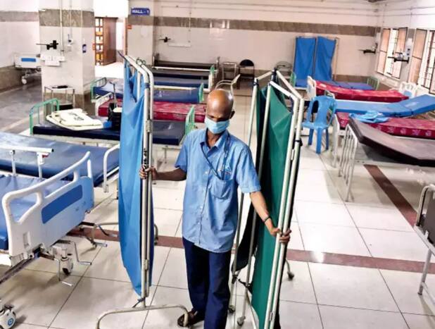 Pune Covid Updates corona ward started in dinanath hospital KEM hospital and nobel hospital Pune Covid Update : पुण्यात कोरोना रुग्ण संख्येत वाढ; रुग्णालयातील कोरोना वॉर्ड पुन्हा सुरू होणार