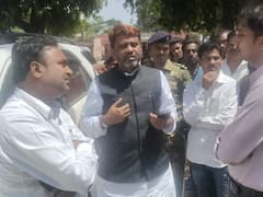 बिहार शरीफ जा रहे थे AIMIM नेताअख्तरुल ईमान, प्रशासन ने रास्ते में ही रोक कर वापस पटना भेजा