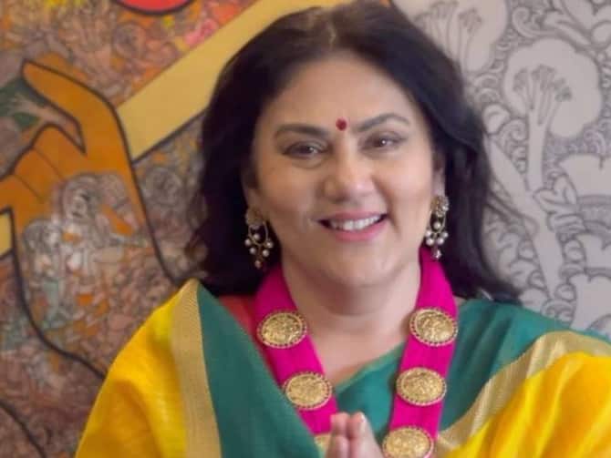 Ramayan Sita Aka Dipika Chikhlia Sang Hanuman Chalisa On Hanuman Jayanti  Watch Video Here | 'वाह! सीता मैय्या के मुंह से हनुमान चालीसा...', रामायण  की 'सीता' ने हनुमान जयंती पर किया ये