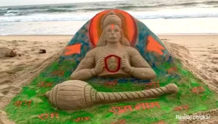हनुमान मंदिरात पुजेसह अनेक ठिकाणी हनुमान चालीसा पठणाचंही आयोजन करण्यात आले.
