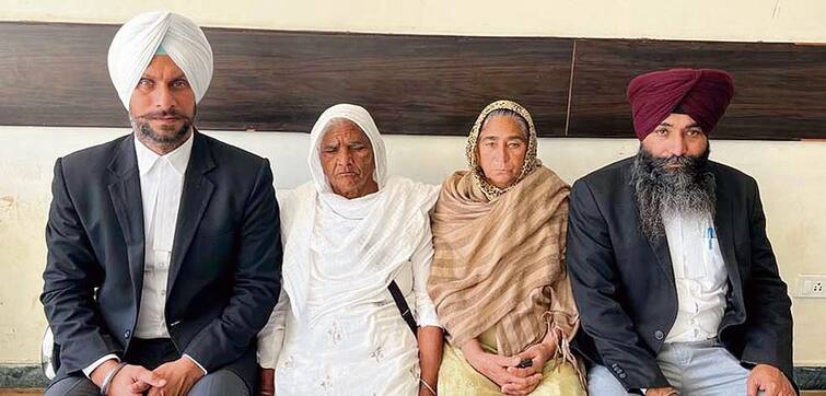 An ex-serviceman, his son, nephew and another relative were taken from their home and disappeared... Finally, after 3 decades of war, justice was served Amritsar News: ਸਾਬਕਾ ਫੌਜੀ, ਉਸ ਦੇ ਪੁੱਤ, ਭਤੀਜੇ ਤੇ ਇੱਕ ਹੋਰ ਰਿਸ਼ਤੇਦਾਰ ਘਰੋਂ ਚੁੱਕ ਕੇ ਕੀਤਾ ਗਾਇਬ... ਆਖਰ 3 ਦਹਾਕੇ ਦੀ ਲੜਾਈ ਮਗਰੋਂ ਮਿਲਿਆ ਇਨਸਾਫ