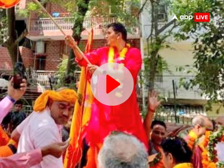 Hanuman Jayanti Delhi's Health Minister Saurabh Bhardwaj Shobha Yatra, see video ann Watch: दिल्ली के स्वास्थ्य मंत्री सौरभ भारद्वाज ने हनुमान जयंती पर निकाली शोभायात्रा, ऐसा था अंदाज