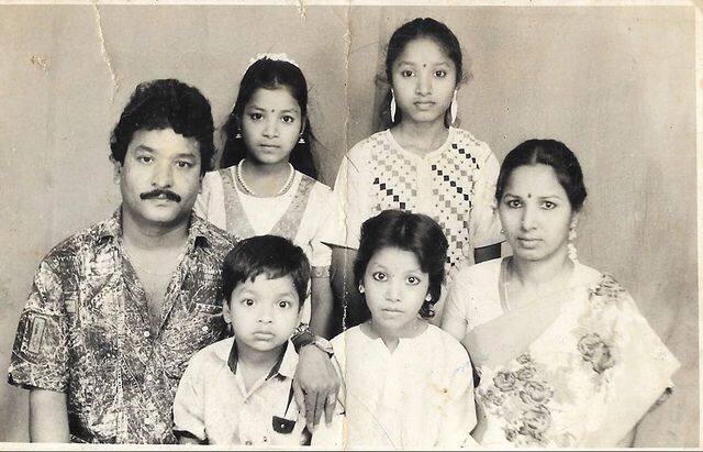 தனது இன்ஸ்டா பக்கத்தில் அவரது சிறு வயது புகைப்படங்களையும், குடும்ப புகைப்படங்களையும் அவ்வப்போது பதிவிடுவார்.