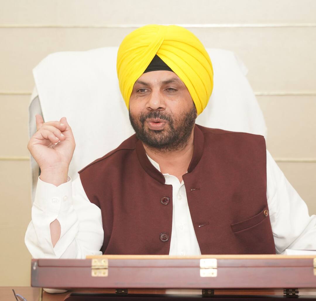 Punjab News: ਵਾਢੀ ਮੌਕੇ ਖੇਤਾਂ ਵਿੱਚ ਅੱਗ ਲੱਗਣ ਦੀਆਂ ਘਟਨਾਵਾਂ ਰੋਕਣ ਲਈ ਪੰਜਾਬ ਸਰਕਾਰ ਦਾ ਐਕਸ਼ਨ, ਜਾਰੀ ਕੀਤਾ ਹੈਲਪਲਾਇਨ ਨੰਬਰ Punjab governments action to prevent fire incidents in fields during harvest issued helpline number Punjab News: ਵਾਢੀ ਮੌਕੇ ਖੇਤਾਂ ਵਿੱਚ ਅੱਗ ਲੱਗਣ ਦੀਆਂ ਘਟਨਾਵਾਂ ਰੋਕਣ ਲਈ ਪੰਜਾਬ ਸਰਕਾਰ ਦਾ ਐਕਸ਼ਨ, ਜਾਰੀ ਕੀਤਾ ਹੈਲਪਲਾਇਨ ਨੰਬਰ