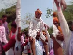 ऑर्केस्ट्राचा नारळ फोडण्यासाठी पठ्ठयानं मोजले 55 हजार; केवडचे 'भगादादा' ठरले मानकरी!